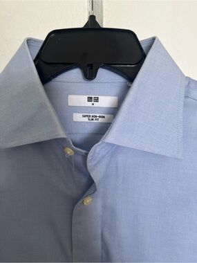 Bundle of three men’s dress shirts Uniqlo Kenneth Cole medium .3 shirts!